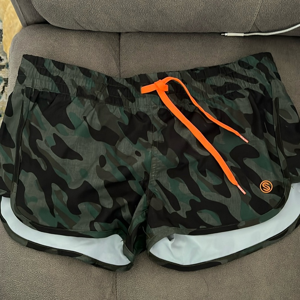 Scales Women’s Swim Shorts Surf & Slay BoardShorts Camo Print size L.   NWOT